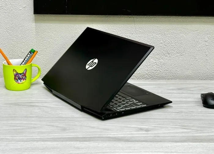 Ігровий ноутбук Б-клас HP Pavilion Gaming 15 / 15.6" (1920x1080) IPS / Intel Core i5-8300H (4 (8) ядра по 2.3 - 4.0 GHz) / 8 GB DDR4 / 256 GB SSD M.2 / nVidia GeForce GTX 1050, 2 GB GDDR5, 128-bit / WebCam / Win 10 Home б/в - зображення 5