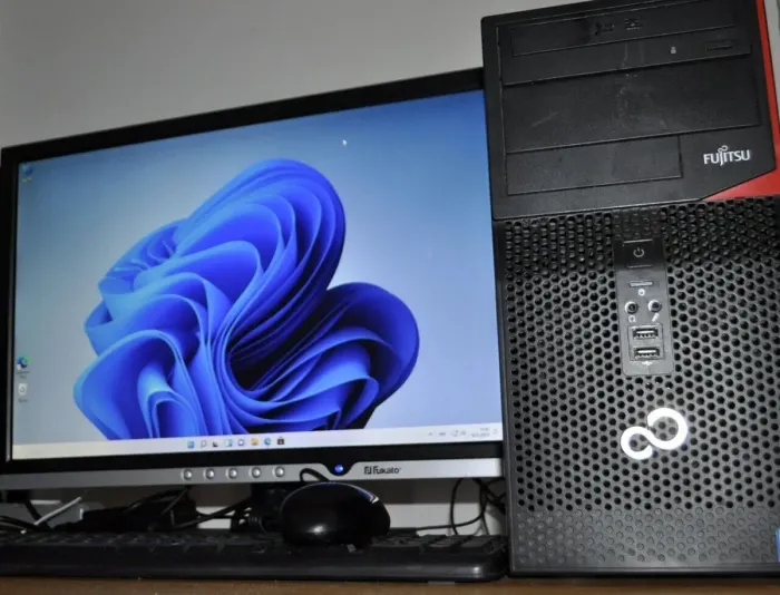 Комплект ПК: Fujitsu Esprimo P556 E85+ Tower / Intel Core i3-6100 (2 (4) ядра по 3.7 GHz) / 8 GB DDR4 / 120 GB SSD NEW / Intel HD Graphics 530 + Монітор Б-клас 22" (1680x1050) TN / VGA, DVI / Різні бренди б/в - зображення 4