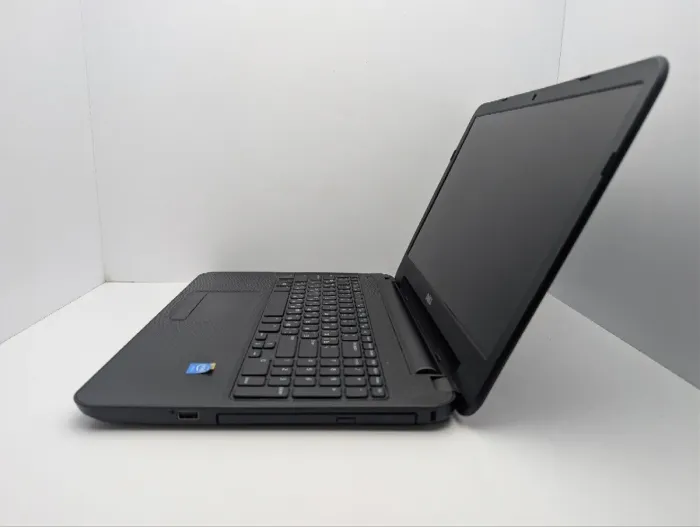 Ноутбук Dell Inspiron 15-3537 / 15.6" (1366x768) TN / Intel Celeron 2955U (2 ядра по 1.4 GHz) / 8 GB DDR3 / 128 GB SSD / Intel HD Graphics / WebCam / DVD-ROM б/в - зображення 4