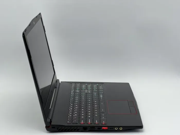 Ігровий ноутбук MSI Raider GE63 / 15.6" (1920x1080) TN / Intel Core i7-8750H (6 (12) ядер по 2.2 - 4.1 GHz) / 16 GB DDR4 / 240 GB SSD + 1000 GB HDD / nVidia GeForce GTX 1070, 8 GB GDDR5, 256-bit / WebCam б/в - зображення 3
