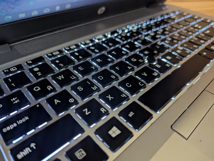 Ультрабук Б-клас HP EliteBook 840 G4 / 14" (1366x768) TN / Intel Core i5-7300U (2 (4) ядра по 2.6 - 3.5 GHz) / 8 GB DDR4 / 240 GB SSD / Intel HD Graphics 620 / WebCam / Fingerprint / Windows 10 б/в - зображення 6