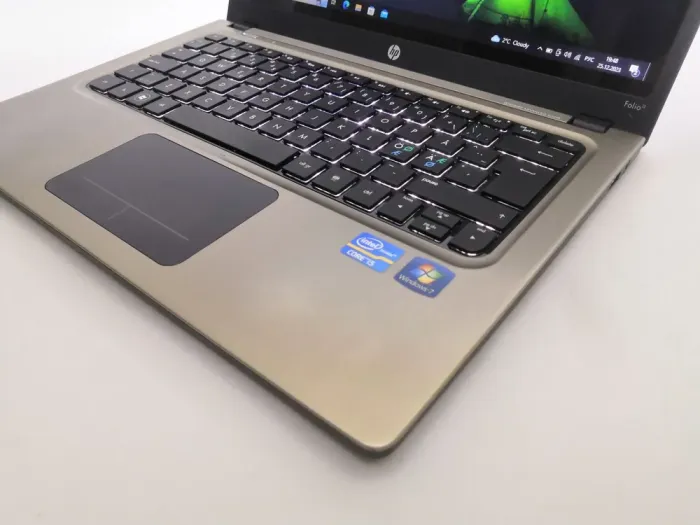 Ультрабук HP Folio 13-2000 / 13.3" (1366x768) TN / Intel Core i5-2467M (2 (4) ядра по 1.6 - 2.3 GHz) / 8 GB DDR4 / 128 GB SSD / Intel HD Graphics 3000 / WebCam б/в - зображення 8