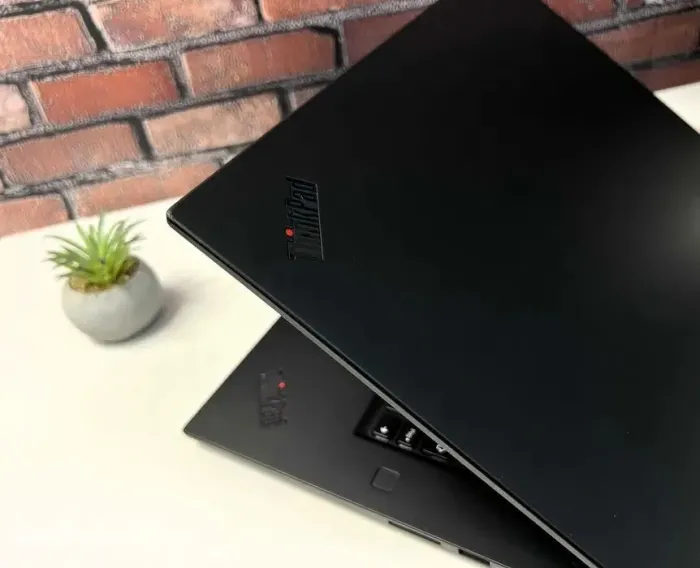 Мобільна робоча станція Lenovo ThinkPad P1 Gen 3 / 15.6" (1920x1080) IPS / Intel Core i7-10850H (6 (12) ядер по 2.7 - 5.1 GHz) / 16 GB DDR4 / 512 GB SSD M.2 / nVidia Quadro T2000, 4 GB GDDR5, 128-bit / WebCam / Win 10 Pro б/в - зображення 5