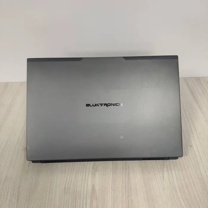 Ігровий ноутбук Eluktronics 17 N870HK / 17.3" (1920x1080) IPS / Intel Core i7-7700HQ (4 (8) ядра по 2.8 - 3.8 GHz) / 16 GB DDR4 / 512 GB SSD NVMe / nVidia GeForce GTX 1050 Ti, 4 GB GDDR5, 128-bit / WebCam б/в - зображення 3