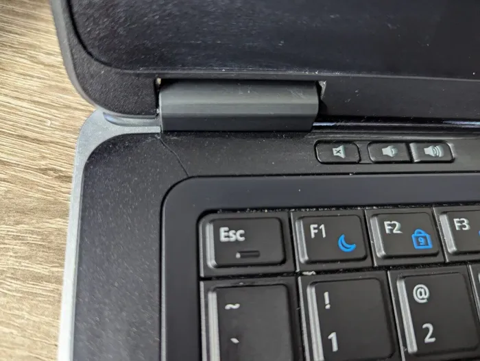 Ноутбук Б-клас Dell Latitude E7440 / 14" (1366x768) TN / Intel Core i5-4310U (2 (4) ядра по 2.0 - 3.0 GHz) / 8 GB DDR3 / 128 GB SSD / Intel HD Graphics 4400 / WebCam б/в - зображення 3