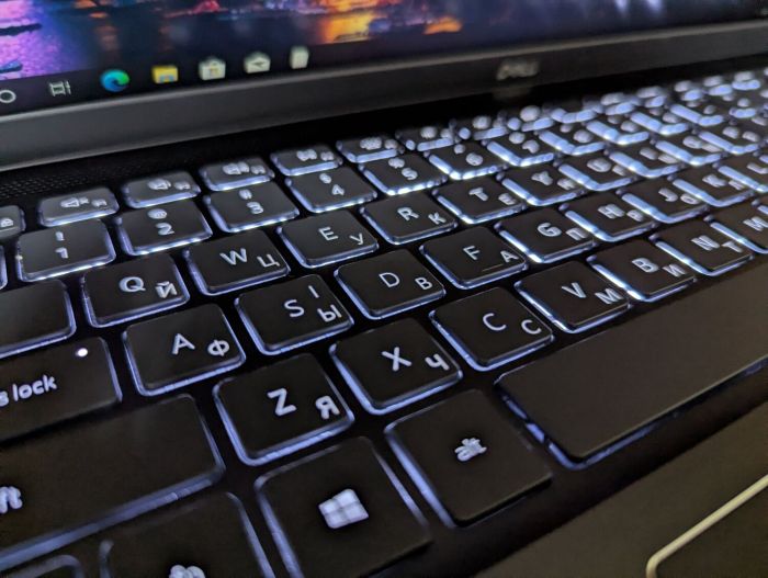 Ігровий ноутбук Dell Vostro 7500 / 15,6" (1920x1080) IPS / Intel Core i7-10750H (6 (12) ядер по 2,6 - 5,0 ГГц) / 16 ГБ DDR4 / 512 ГБ SSD / nVidia GeForce GTX 1650, 4 ГБ GDDR6, 128-біт / Веб-камера / TouchID / Windows 10 б/в - зображення 6