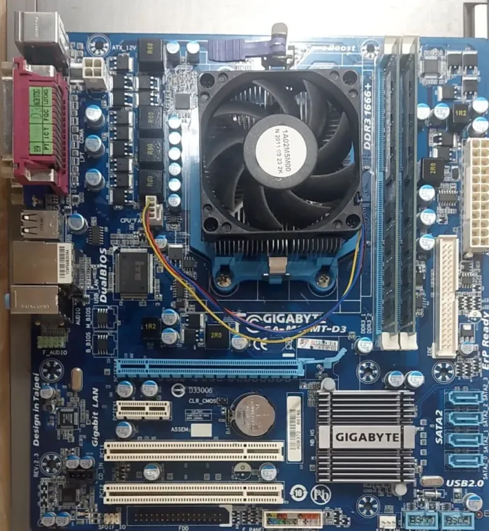 Комплект: Материнська плата Gigabyte GA-M68MT-D3 / AM3 / AMD Athlon II X2 250 (2 ядра по 3.0 GHz) / 8 GB DDR3 + Кулер б/в - зображення 6