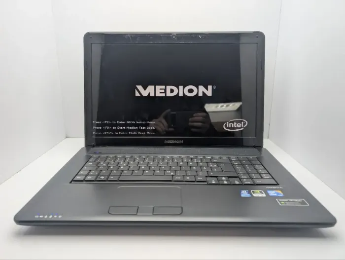 Ноутбук Medion Akoya P7618 / 17.3" (1600x900) TN / Intel Core i5-480M (2 (4) ядра по 2.66 - 2.93 GHz) / 6 GB DDR3 / 1000 GB HDD / nVidia GeForce GT 540M, 1 GB GDDR3, 128-bit / WebCam / DVD-ROM б/в - зображення 3
