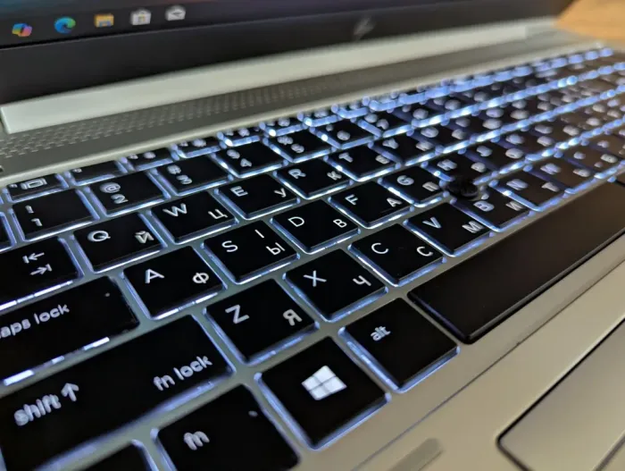 Ультрабук Б-клас HP EliteBook 850 G6 / 15.6" (1920x1080) IPS / Intel Core i5-8265U (4 (8) ядра по 1.6 - 3.9 GHz) / 16 GB DDR4 / 480 GB SSD / Intel UHD Graphics 620 / WebCam / Fingerprint / Windows 10 б/в - зображення 7