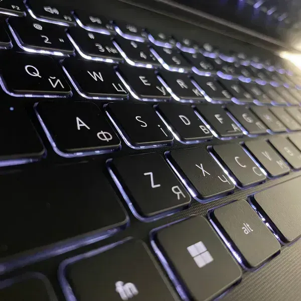 Ультрабук Dell Vostro 3420 / 14" (1920x1080) IPS / Intel Core i7-1255U (10 (12) ядер по 3.5 - 4.7 GHz) / 16 GB DDR4 / 512 GB SSD / Intel Iris Xe Graphics / WebCam / HDMI б/в - зображення 6