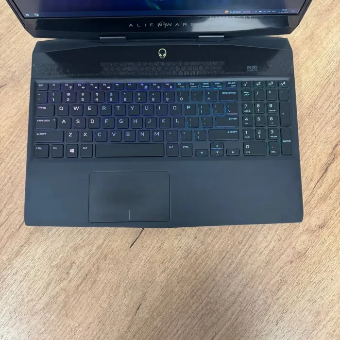 Ігровий ноутбук Б-клас Dell Alienware m15 / 15.6" (1920x1080) IPS / Intel Core i7-8750H (6 (12) ядер по 2.2 - 4.1 GHz) / 16 GB DDR4 / 512 GB SSD / GeForce RTX 2060, 6 GB GDDR6, 192-bit / WebCam б/в - зображення 7