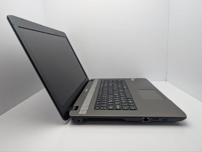 Ноутбук Medion Akoya E7225 / 17.3" (1600x900) TN / Intel Celeron N2840 (2 ядра по 2.16 - 2.58 GHz) / 8 GB DDR3 / 120 GB SSD / Intel HD Graphics / WebCam / DVD-ROM / АКБ не тримає б/в - зображення 4