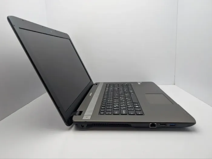 Ноутбук Medion Akoya E7225 / 17.3" (1600x900) TN / Intel Celeron N2840 (2 ядра по 2.16 - 2.58 GHz) / 8 GB DDR3 / 120 GB SSD / Intel HD Graphics / WebCam / DVD-ROM / АКБ не тримає б/в - зображення 4