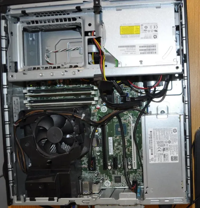 Комп'ютер HP EliteDesk 800 G2 SFF / Intel Core i5-6500 (4 ядра по 3.2-3.6 GHz) / 8GB DDR4 / 240GB SSD NEW / HD Graphics 530 / DVD-ROM / VGA б/в - зображення 6