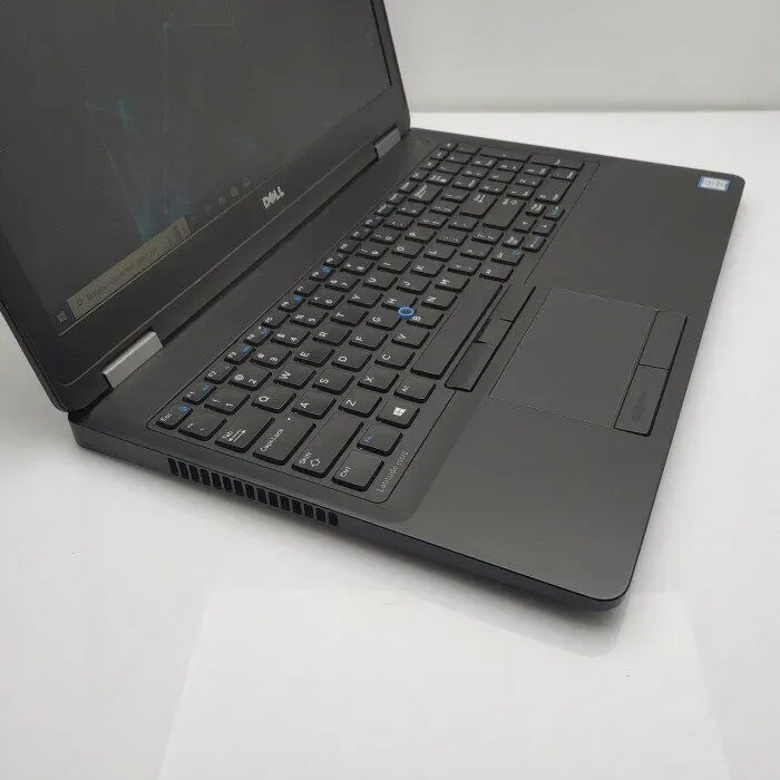 Ноутбук Б-клас Dell Latitude / 15.6" TN / Core i5-6200U (2(4) ядра по 2.3-2.8GHz) / 8GB DDR4 / 250GB SSD / HD Graphics 520 / WebCam / Win 10 Pro б/в - зображення 4