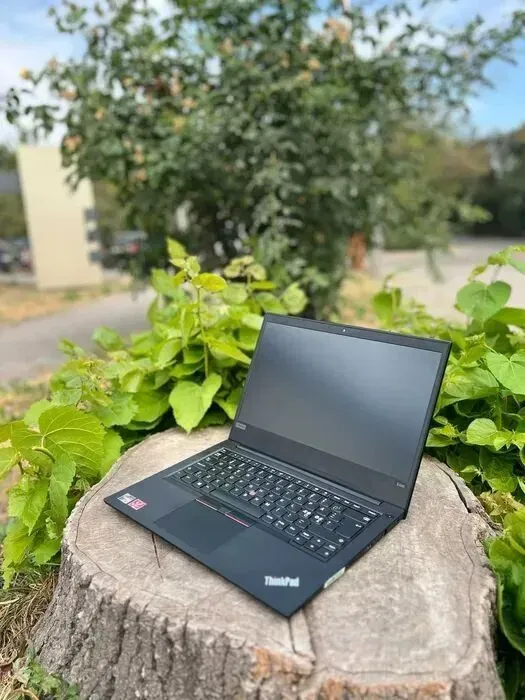 Ноутбук Lenovo ThinkPad E495 / 14" (1920x1080) IPS / AMD Ryzen 5 3500U (4 (8) ядра по 2.1 - 3.7 GHz) / 8 GB DDR4 / 256 GB SSD / AMD Radeon Vega 8 Graphics / WebCam б/в - зображення 4