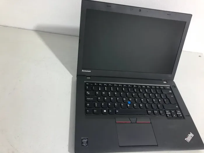 Ультрабук Б-клас Lenovo ThinkPad T450 / 14" (1600x900) TN / Intel Core i5-5300U (2 (4) ядра по 2.3 - 2.9 GHz) / 8 GB DDR3 / 240 GB SSD / Intel HD Graphics 5500 / WebCam / VGA / Два АКБ б/в - зображення 2