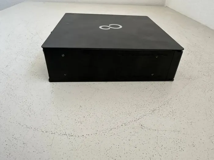 Неттоп Fujitsu Esprimo Q556 Desktop / Intel Core i3-6100T (2(4) ядра по 3.2GHz) / 4GB DDR4 / 500GB HDD / HD Graphics 530 / DisplayPort / Блок живлення в комплекті б/в - зображення 3