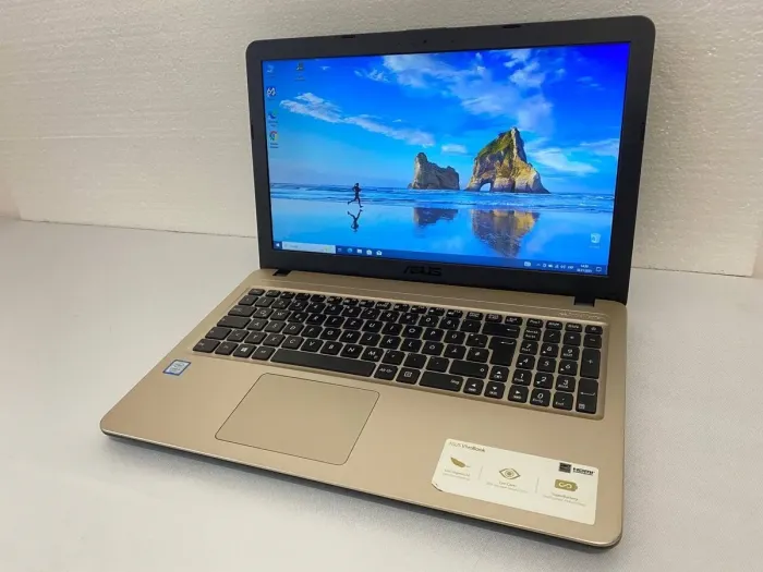 Ноутбук Asus VivoBook X540UAR / 15.6" (1920x1080) TN / Intel Core i5-8250U (4 (8) ядра по 1.6 - 3.4 GHz) / 8 GB DDR4 / 240 GB SSD / Intel UHD Graphics 620 / WebCam / HDMI б/в - зображення 2