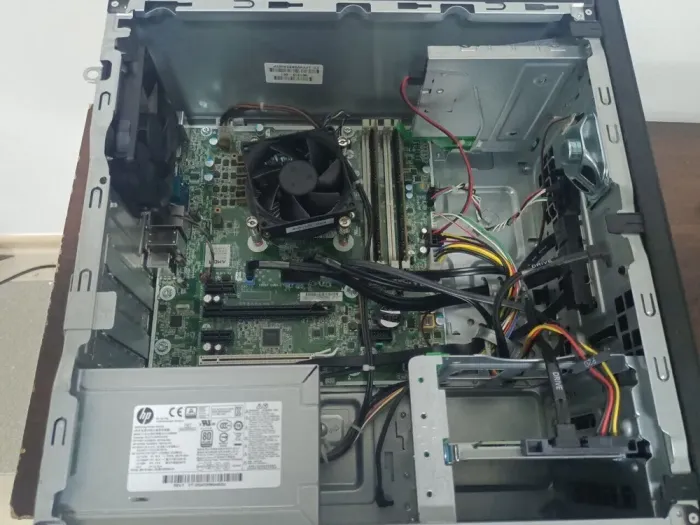 Комп'ютер HP EliteDesk 705 G3 Tower / AMD Pro A10-8770 (4 ядра по 3.5 - 3.8 GHz) / 8 GB DDR4 / NO HDD / AMD Radeon R7 Graphics / DVD-ROM / 240W б/в - зображення 6