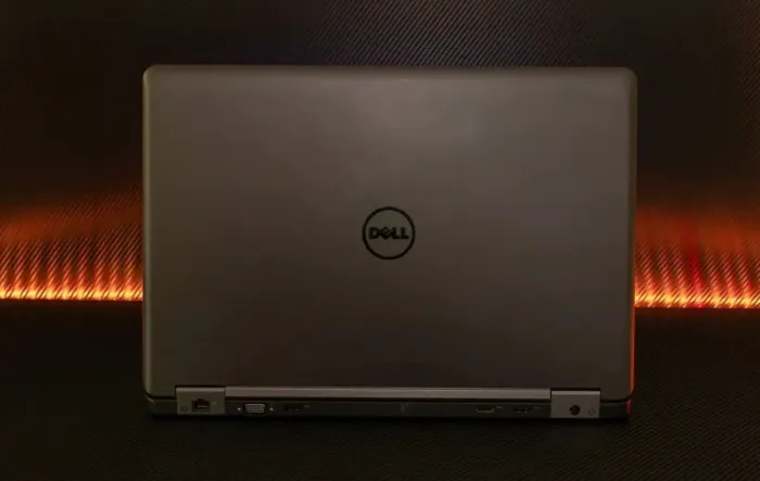 Ноутбук Б-класс Dell Latitude E5550 / 15.6"  TN / Core i5-5300U (2(4) ядра по 2.3-2.9GHz) / 4GB DDR3 / 500GB HDD / HD Graphics 5500 / WebCam / HDMI б/в - зображення 5