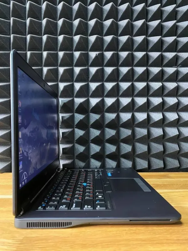 Ультрабук Dell Latitude E7450 / 14" (1366x768) TN / Intel Core i5-5300U (2 (4) ядра по 2.3 - 2.9 GHz) / 8 GB DDR3 / 128 GB SSD / Intel HD Graphics 5500 / WebCam б/в - зображення 5
