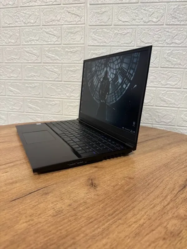 Ігровий ноутбук Cyber Power Tracer III Extreme 15R / 15.6" (1920x1080) IPS / Intel Core i7-9750H (6 (12) ядер по 2.6 - 4.5 GHz) / 16 GB DDR4 / 1000 GB SSD / nVidia GeForce RTX 2060, 6 GB GDDR6, 192-bit / WebCam б/в - зображення 5