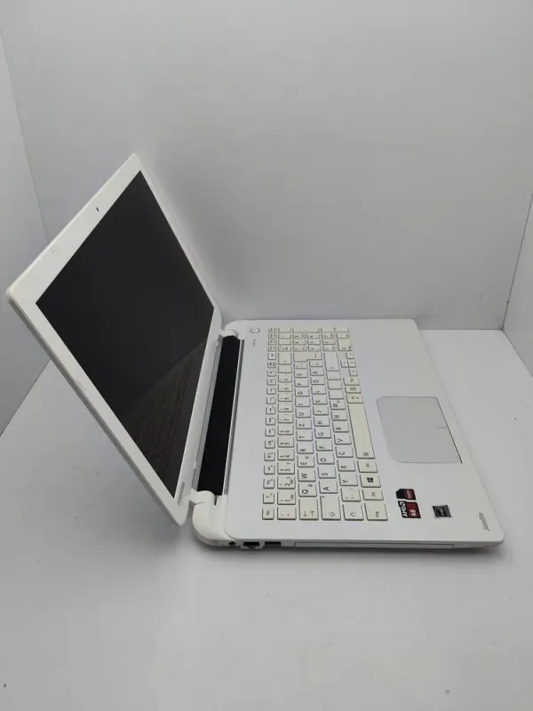 Ноутбук Toshiba L50 / 15.6" (1366x768) TN / AMD A8-6410 (4 ядра по 2.0 - 2.4 GHz) / 8 GB DDR3 / 500 GB HDD / AMD Radeon R5 230, 2 GB GDDR3, 64-bit / WebCam б/в - зображення 5
