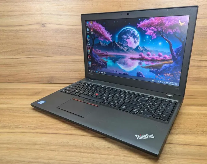 Ноутбук Lenovo ThinkPad T560 / 15.6" (1366x768) TN / Intel Core i5-6300U (2 (4) ядра по 2.4 - 3.0 GHz) / 8 GB DDR3 / 240 GB SSD / Intel HD Graphics 520 / WebCam / Windows 10 б/в - зображення 5