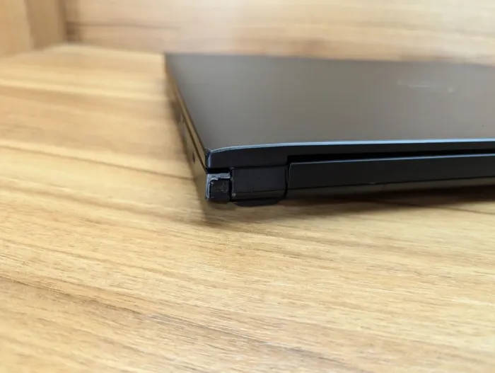 Ноутбук Б-клас Dell Latitude 3570 / 15.6" (1920x1080) IPS Touch / Intel Core i7-6500U (2 (4) ядра по 2.5 - 3.1 GHz) / 8 GB DDR3 / 240 GB SSD / nVidia GeForce 920M, 2 GB DDR3, 64-bit / WebCam / Windows 10 б/в - зображення 3