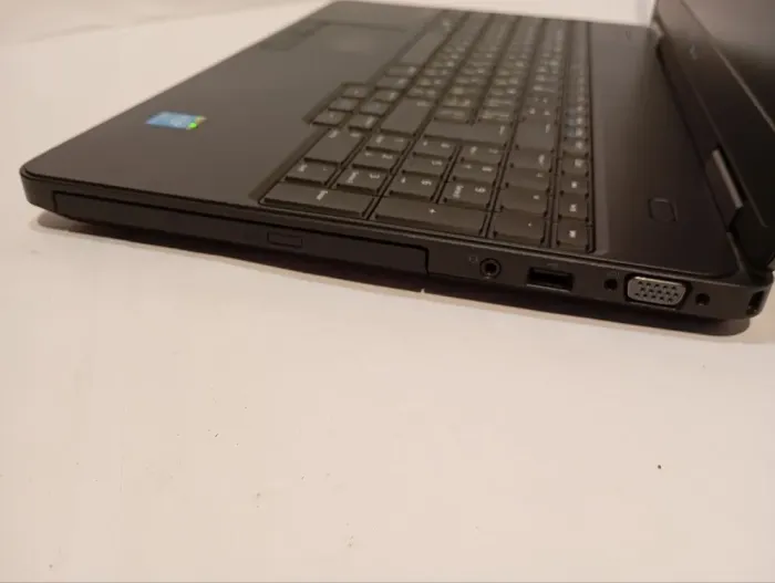 Ноутбук Б-клас Dell Latitude E5540 / 15.6" (1366x768) TN / Intel Core i5-4310U (2 (4) ядра по 2.0 - 3.0 GHz) / 8 GB DDR3 / 240 GB SSD / Intel HD Graphics 4400 / WebCam / DVD-RW б/в - зображення 5