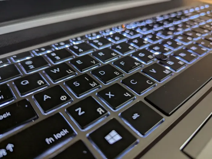 Мобільна робоча станція HP zBook 15 G5 / 15.6" (1920x1080) IPS / Intel Xeon E-2176M (6 (12) ядер по 2.7 - 4.4 GHz) / 32 GB DDR4 / 512 GB SSD / nVidia Quadro P1000, 4 GB GDDR5, 128-bit / WebCam / TouchID / Windows 10 б/в - зображення 6