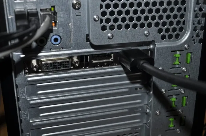 Комп'ютер Fujitsu Esprimo P756 E90 Tower / Intel Core i5-6500 (4 ядра по 3,2 - 3,6 ГГц) / 16 ГБ DDR4 / 256 ГБ SSD M.2 + 250 ГБ HDD / nVidia Quadro K4000, 3 ГБ GDDR5, 192-біт / DVD-ROM / Windows 11 Pro б/в - зображення 6