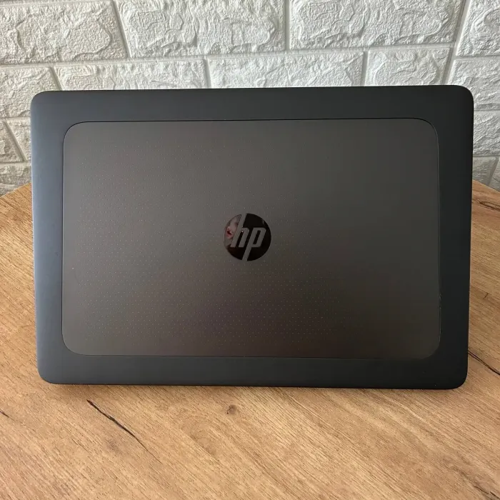 Мобільна робоча станція Б-клас HP Zbook 15 G3 / 15.6" (1920x1080) TN / Intel Xeon E3-1505M v5 (4 (8) ядра по 2.8 - 3.7 GHz) / 16 GB DDR4 / 256 GB SSD / nVidia Quadro M1000M, 2 GB GDDR5, 128-bit / WebCam б/в - зображення 3