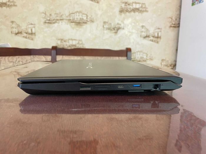 Ігровий ноутбук Clevo N155RDi / 15,6" (1920x1080) TN / Intel Core i7-6700HQ (4 (8) ядра по 2,6 - 3,5 ГГц) / 16 ГБ DDR3 / 256 ГБ SSD / nVidia GeForce GTX 960, 2 ГБ GDDR5, 128-біт / Веб-камера б/в - зображення 6