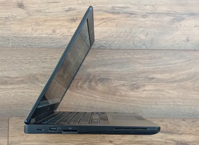Ультрабук Dell Latitude 5490 / 14" (1920x1080) IPS / Intel Core i5-7300U (2 (4) ядра по 2.6 - 3.5 GHz) / 8 GB DDR4 / 128 GB SSD / Intel HD Graphics 620 / WebCam / HDMI / Windows 11 б/в - зображення 4