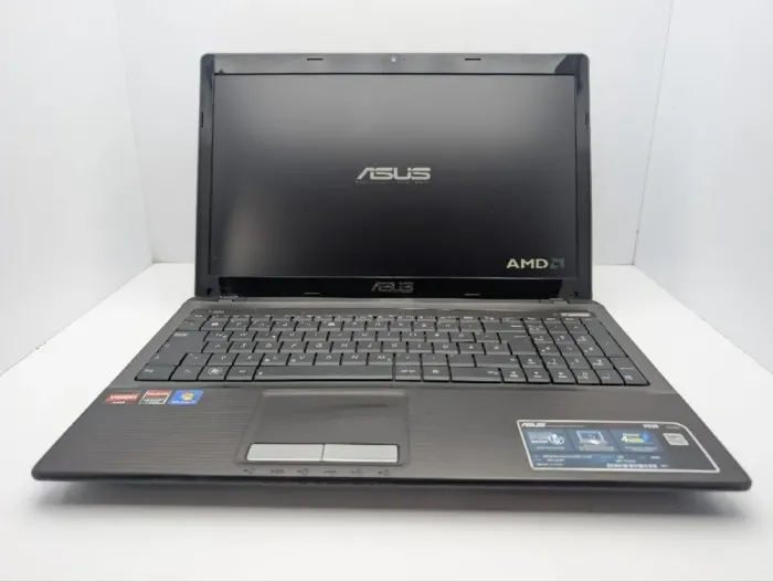 Ноутбук Asus X53B / 15.6" (1366x768) TN / AMD E-350 (2 ядра по 1.6 GHz) / 6 GB DDR3 / 120 GB SSD / AMD Radeon HD 6310 Graphics / WebCam / DVD-ROM б/в - зображення 3