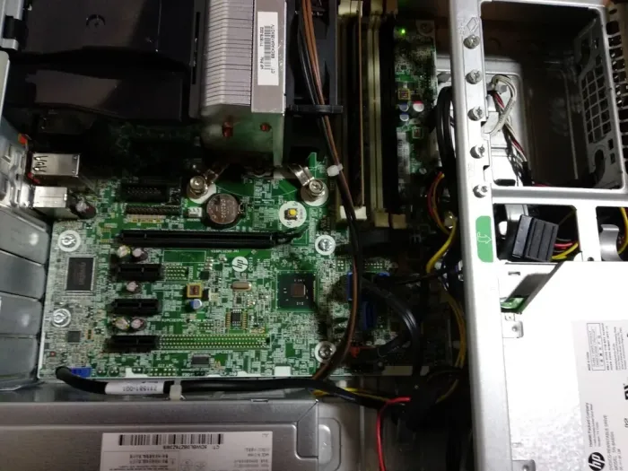 Системний блок HP ProDesk 600 G1 SFF / Core i3-4150 (2(4) ядра по 3.5GHz) / 4GB DDR3 / 500GB HDD / HD Graphics 4400 / DVD-RW / DisplayPort б/в - зображення 6