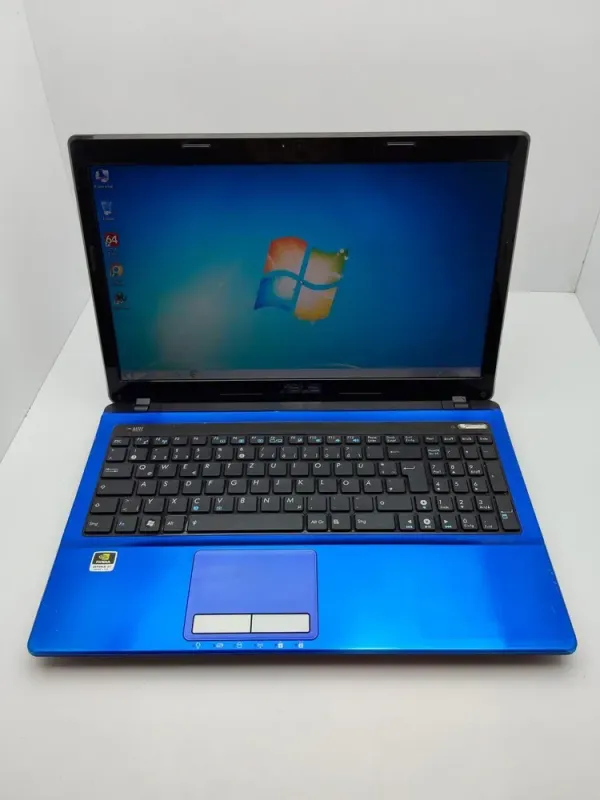 Ноутбук Asus K53 / 15.6" (1366x768) TN / Intel Core i3-2310M (2 (4) ядра по 2.1 GHz) / 6 GB DDR3 / 320 GB HDD / nVidia GeForce GT 520M, 1 GB DDR3, 64-bit / WebCam б/в - зображення 2