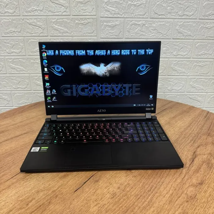 Ігровий ультрабук Б-клас Gigabyte Aero 15 WB / 15.6" (1920x1080) IPS / Intel Core i7-10750H (6 (12) ядер по 2.6 - 5.0 GHz) / 16 GB DDR4 / 1000 GB SSD / nVidia GeForce RTX 2070 Max-Q, 8 GB GDDR6, 256-bit / WebCam б/в - зображення 2