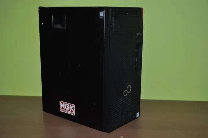 Комп'ютер Fujitsu Esprimo P558 E85 Tower / Intel Core i3-8100 (4 ядра по 3.6 GHz) / 8 GB DDR4 / 240 GB SSD / Intel UHD Graphics 630 / Windows 11 Pro б/в - зображення 5