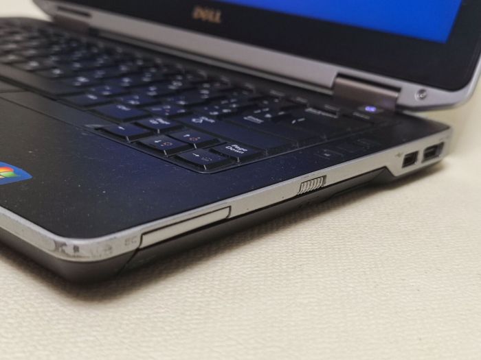 Ноутбук Dell Latitude E6330 / 13.3" (1366x768) TN / Intel Core i5-3320M (2 (4) ядра по 2.6 - 3.3 GHz) / 8 GB DDR3 / 128 GB SSD / Intel HD Graphics 4000 / DVD-ROM б/в - зображення 4