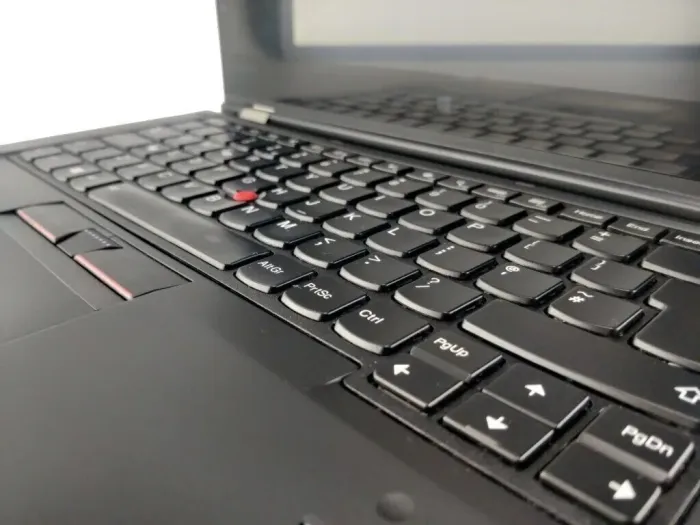 Ноутбук-трансформер Lenovo ThinkPad Yoga 460 / 14" (1920x1080) IPS Touch / Intel Core i5-6200U (2 (4) ядра по 2.3 - 2.8 GHz) / 8 GB DDR4 / 240 GB SSD / Intel HD Graphics 520 / WebCam б/в - зображення 3