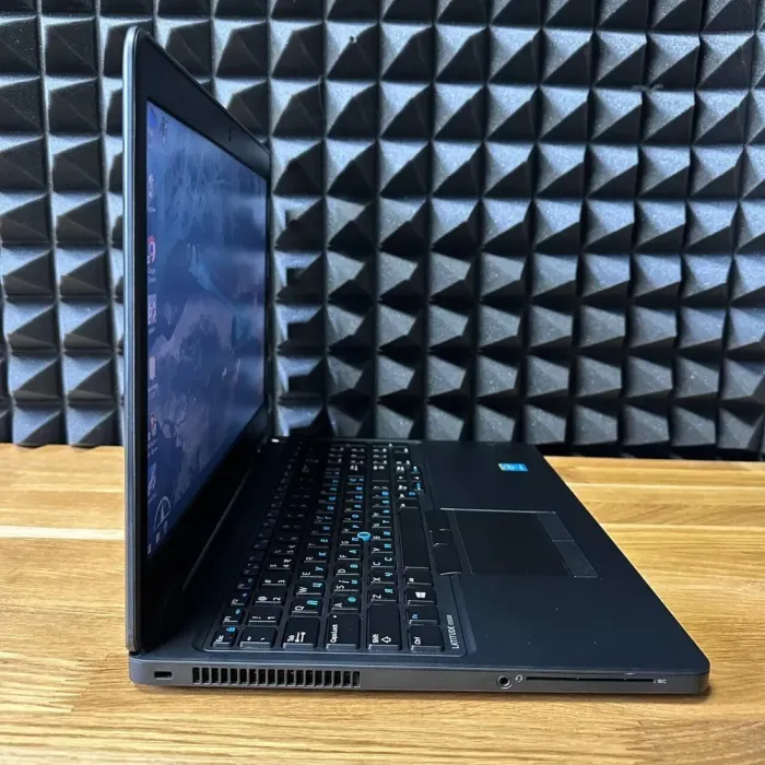 Ноутбук Dell Latitude E5550 / 15.6" (1366x768) TN / Intel Core i3-5010U (2 (4) ядра по 2.1 GHz) / 8 GB DDR3 / 128 GB SSD / Intel HD Graphics 5500 / WebCam б/в - зображення 5