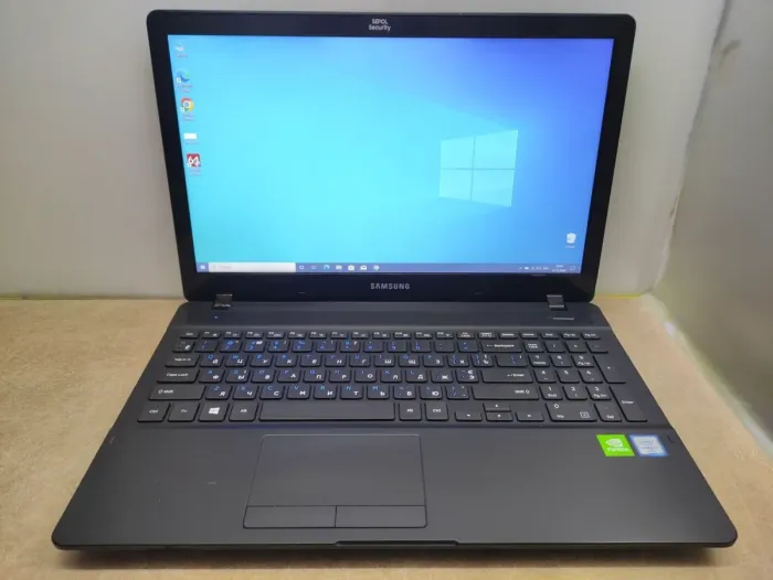 Ноутбук Samsung NP370E5L / 15.6" (1920x1080) TN / Intel Core i7-6700HQ (4 (8) ядра по 2.6 - 3.5 GHz) / 8 GB DDR4 / 120 GB SSD / nVidia GeForce 920MX, 2 GB GDDR5, 64-bit / WebCam б/в - зображення 2
