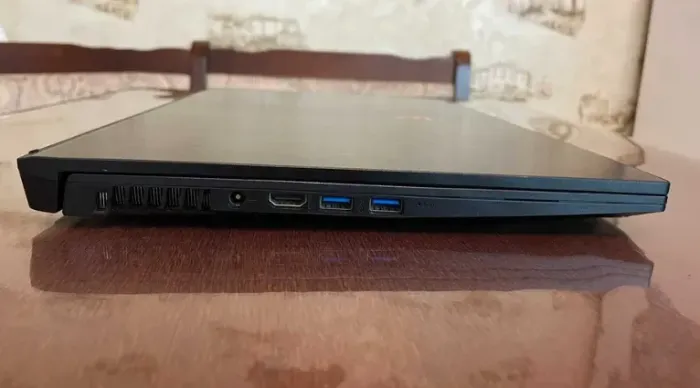 Ігровий ноутбук MSI GF75 Thin 10SC / 17.3" (1920x1080) IPS / Intel Core i5-10300H (4 (8) ядра по 2.5 - 4.5 GHz) / 16 GB DDR4 / 512 GB SSD / nVidia GeForce GTX 1650 Ti, 4 GB GDDR6, 128-bit / WebCam б/в - зображення 6