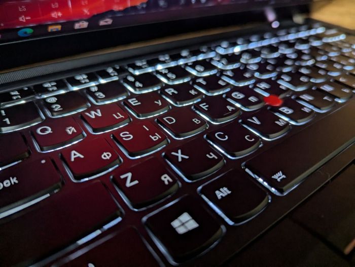 Ультрабук Б-клас Lenovo ThinkPad T490 / 14" (2560x1440) IPS / Intel Core i7-8565U (4 (8) ядра по 1.8 - 4.6 GHz) / 16 GB DDR4 / 512 GB SSD / Intel UHD Graphics / WebCam / TouchID / Windows 10 б/в - зображення 6