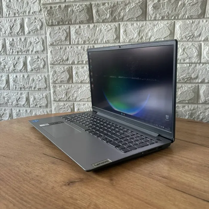 Ультрабук Б-клас Lenovo IdeaPad 3 15IAU7 / 15.6" (1920x1080) IPS Touch / Intel Core i5-1235U (10 (12) ядер по 3.3 - 4.4 GHz) / 8 GB DDR4 / 256 GB SSD / Intel Iris Xe Graphics / WebCam б/в - зображення 5