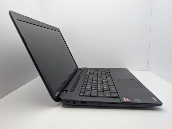 Ноутбук Toshiba Satellite Pro C70-B / 17.3" (1600x900) TN / AMD A4-5000 (4 ядра по 1.5 GHz) / 8 GB DDR3 / 120 GB SSD / AMD Radeon HD 8330 Graphics / WebCam / DVD-ROM б/в - изображение 4