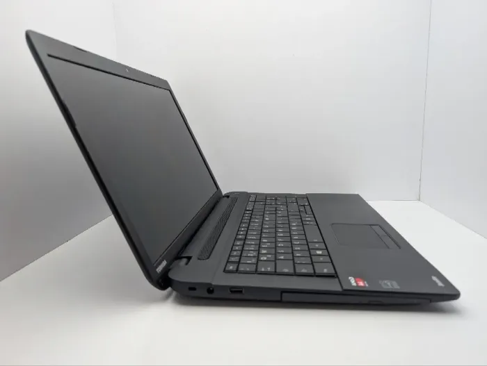 Ноутбук Toshiba Satellite Pro C70-B / 17.3" (1600x900) TN / AMD A4-5000 (4 ядра по 1.5 GHz) / 8 GB DDR3 / 120 GB SSD / AMD Radeon HD 8330 Graphics / WebCam / DVD-ROM б/в - зображення 4